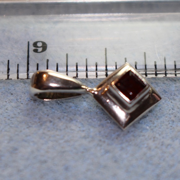 Garnet and silver pendant - Picture 7 of 11